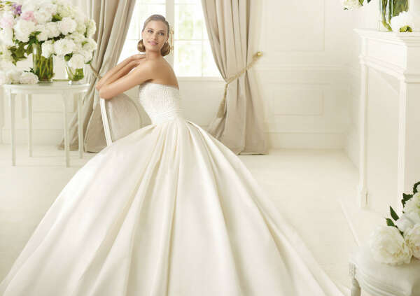 Dalamo wedding dress by Pronovias