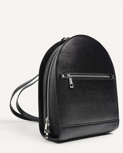 STURDY BACKPACK WITH ZIPS