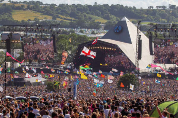 Побывать на фестивале Glastonbury