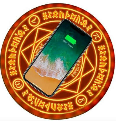 Беспроводная зарядка-пентаграмма