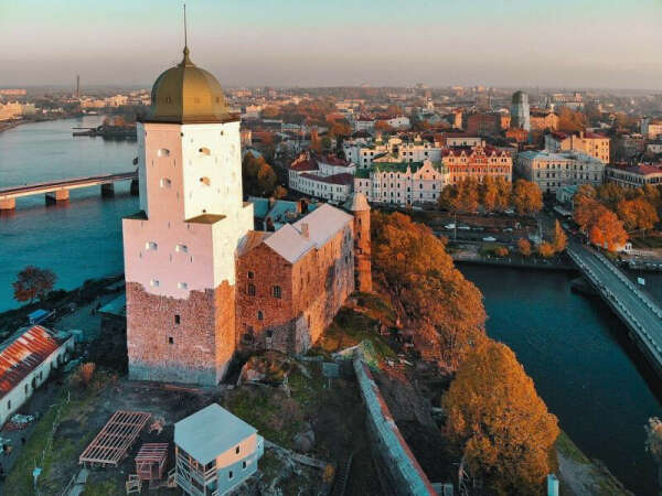 Подняться на башню Святого Олафа в Выборге