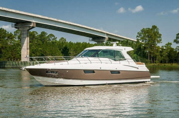 2016 Cruisers Yachts 48 Cantius