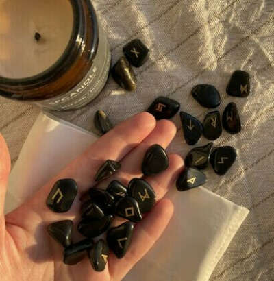 Руны из чёрного агата