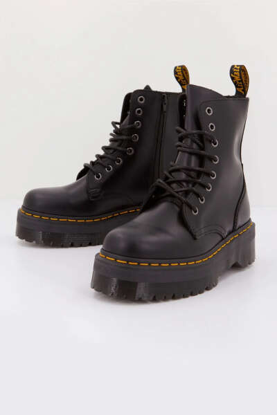 DR. MARTENS