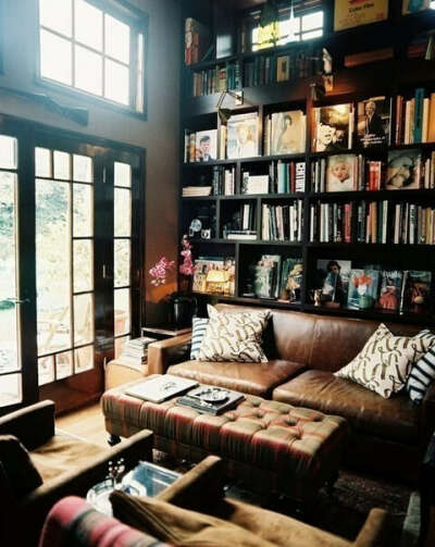 Стеллаж с книгами
