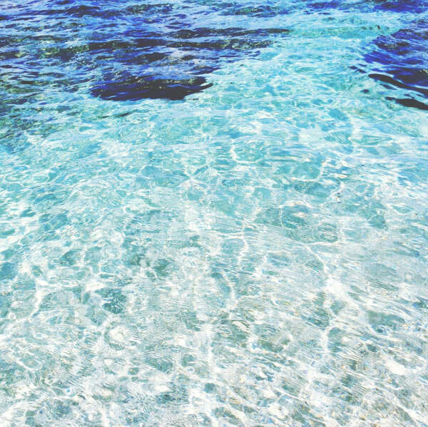 на море