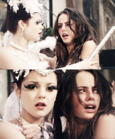 Посмотреть сериал "Skins"