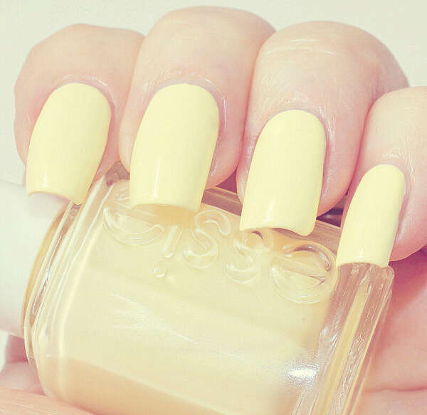 Лак Essie Barbuda Banana