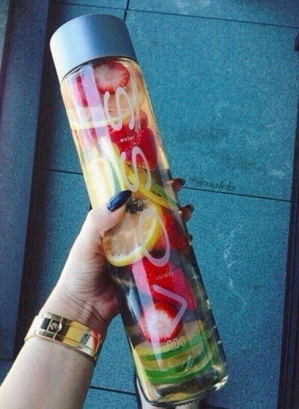 Вода с фруктами voss