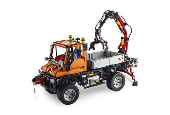 8110 Mercedes-Benz Unimog U 400 (LEGO TECHNIC)