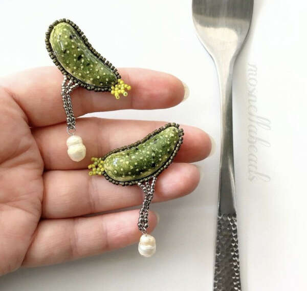 Серьги «Соленые огурчики» от Mosnellabeads