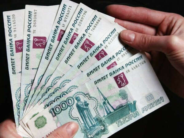деньги чтобы купить подарки для своих близких