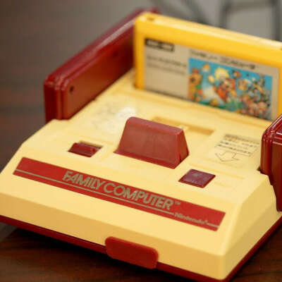 Nintendo Famicom (Игровая консоль)