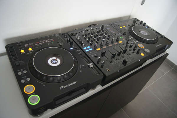 Be a DJ