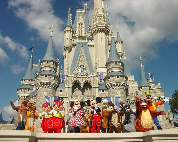 В DISNEYLAND