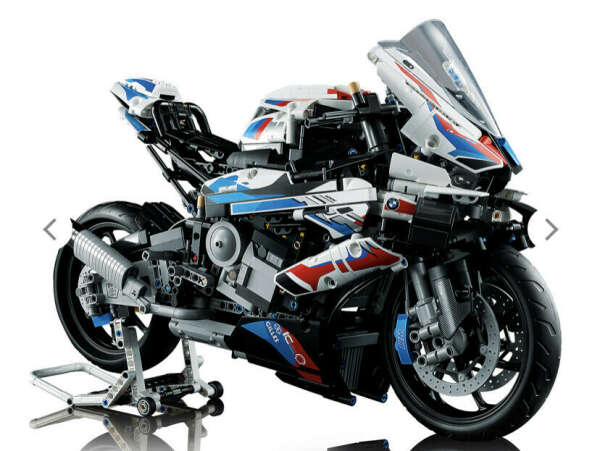 LEGO Technic BMW M 1000 RR 42130