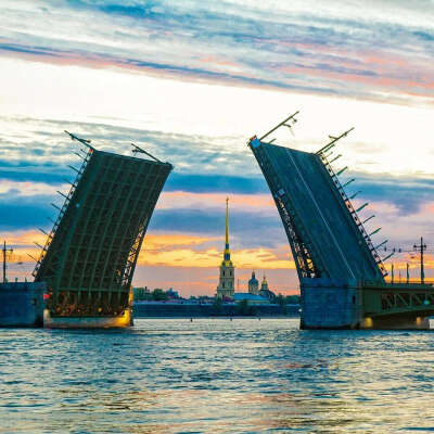 Погулять по крышам в Санкт-Петербурге и посмотреть разводные мосты