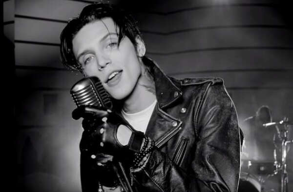 на концерт Andy Black