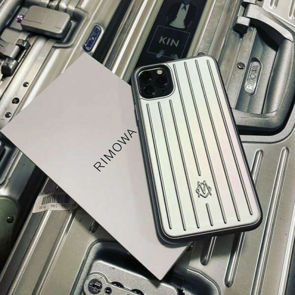 【売切中】未使用 RIMOWA リモワ iphone16 promax シルバー 売切中】新品未使用 RIMOWA リモワ iphone 16 pro シルバー