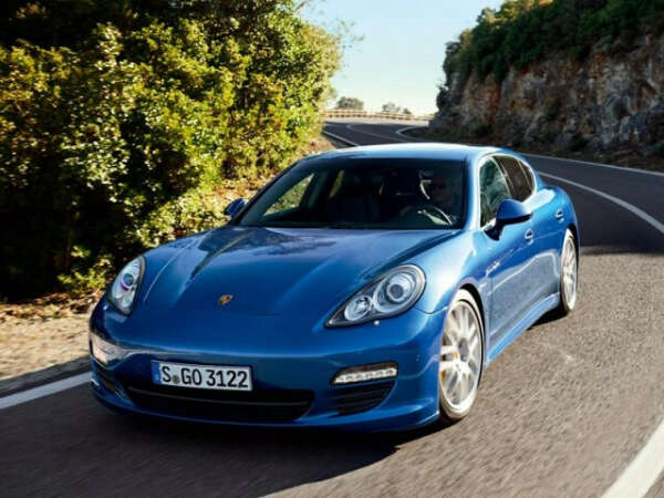 Синий Porsche Panamera