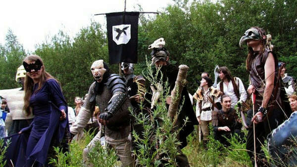 На ролевую живого действия (полигонную битву).