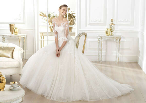 Lavens wedding dress by Pronovias