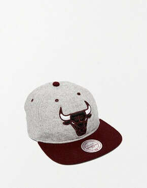 Бейсболка со значком Mitchell & Ness Bulls