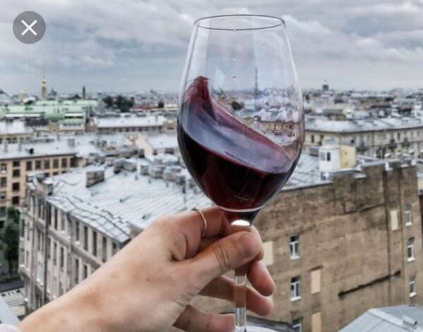 Пить вино на крыше