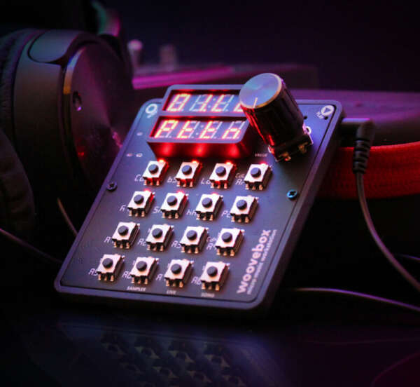 Woovebox - micro music workstation, pocket groovebox, synthesizer, sequencer, sampler, drum machine