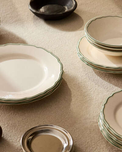 COLOURED RIM DINNER SET