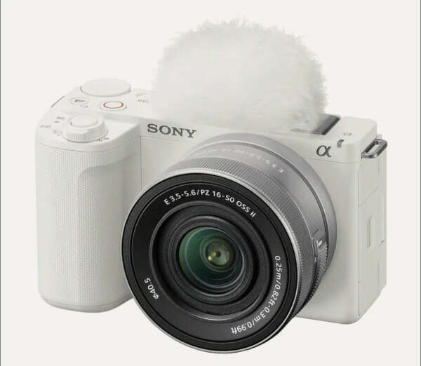 Фотоаппарат Sony ZV-E10 Kit E PZ 16-50mm F3.5-5.6 OSS, белый